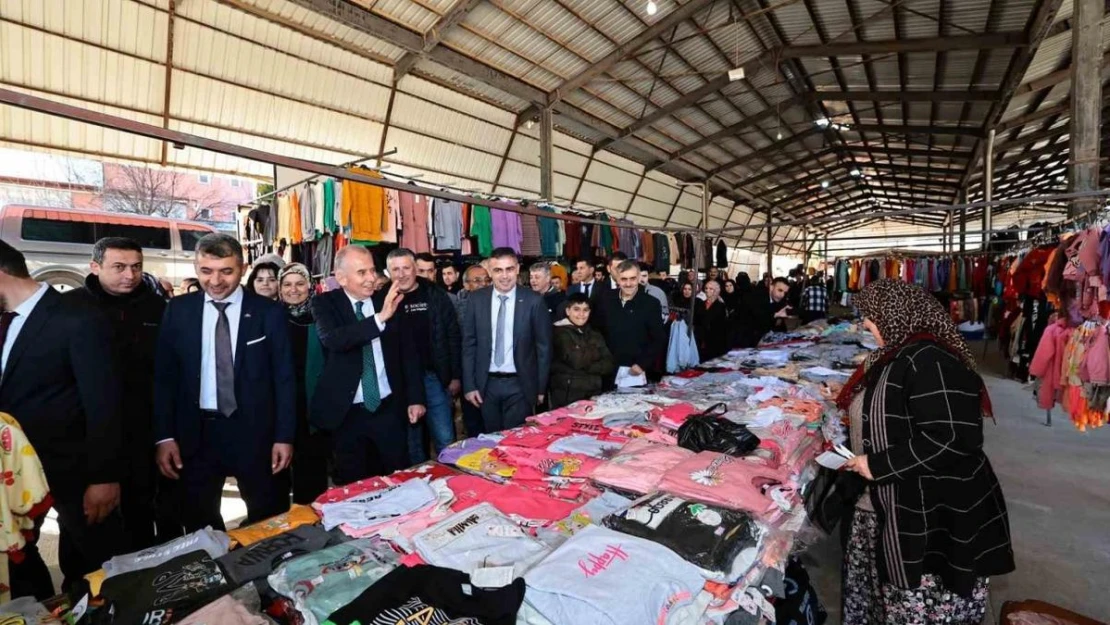 Başkan Zolan Serinhisar'da hemşehrileriyle kucaklaştı