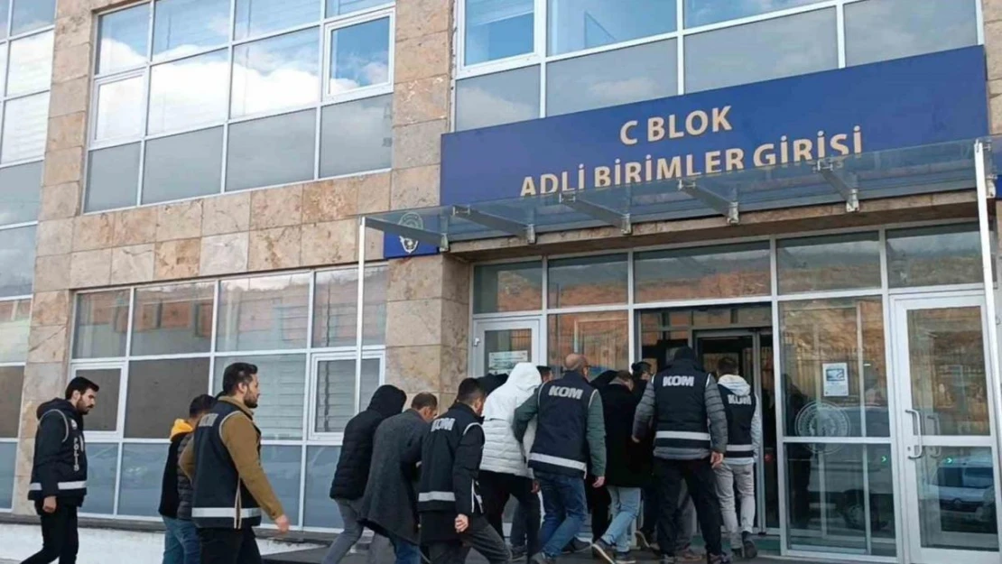 Başkasının yerine sınava girmek isteyen 21 kişi yakalandı