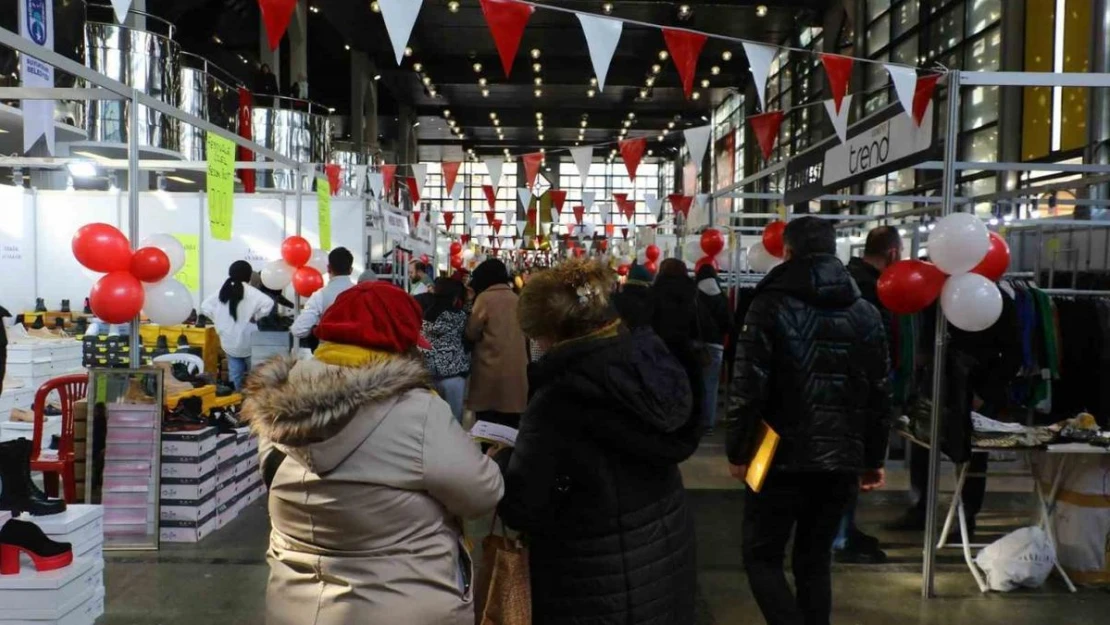 Başkent'te moda festivaline vatandaşlardan yoğun ilgi