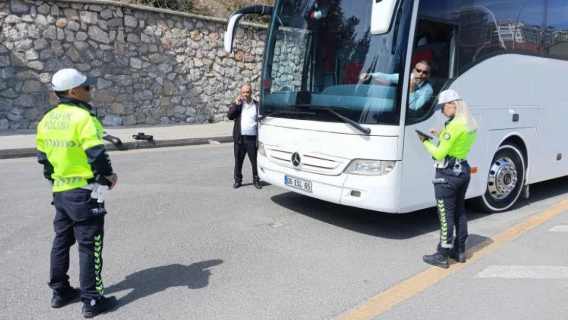 Başkentte bayram trafiği denetimi 2 bin polisle gerçekleştiriliyor