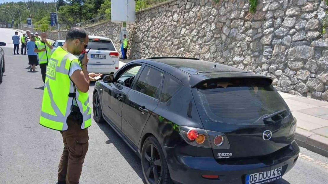 Başkentte bayram trafiği denetimi 18 bini aşkın polisle gerçekleştiriliyor