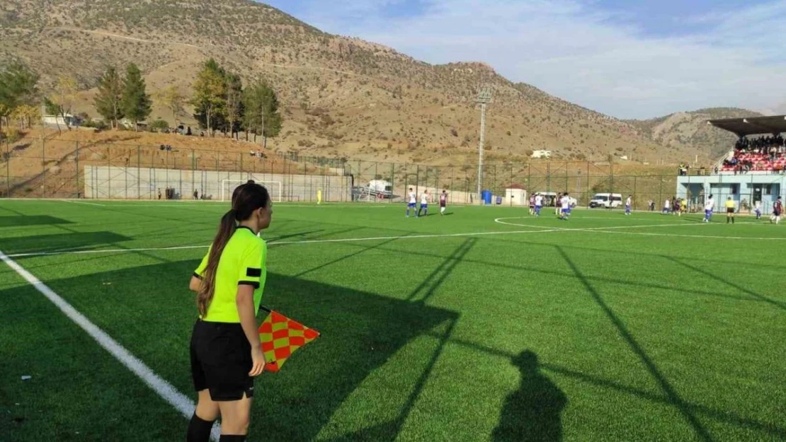 Batman amatör futbol ligi, başarılı kadın hakemler tarafından yönetiliyor