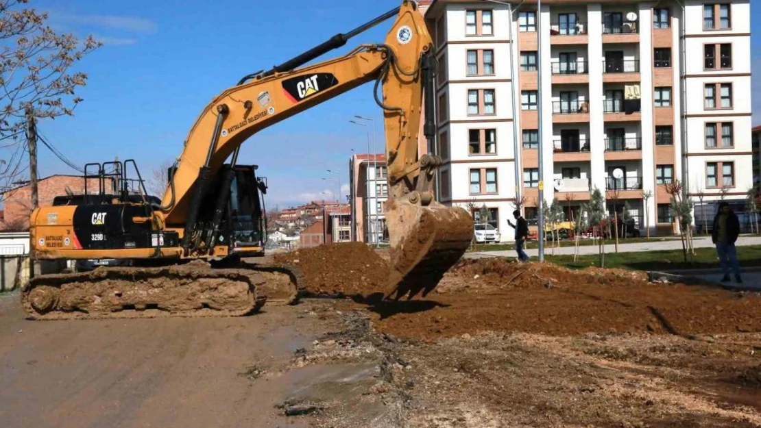 Battalgazi Belediyesi, yollarda altyapı sağlamlaştırma çalışmaları gerçekleştirdi