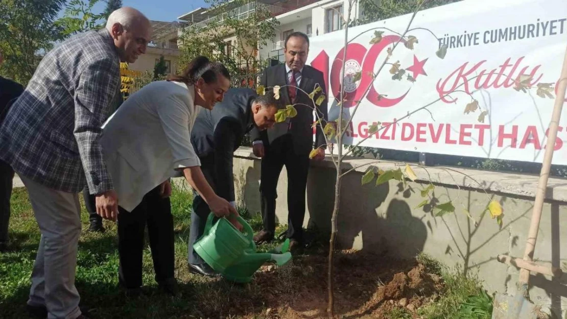 Battalgazi Devlet Hastanesi'nde 100. Yıl fidan dikimi gerçekleştirildi