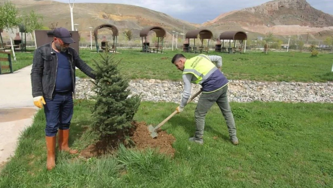 Bayburt Belediyesinin temizlik ve bakım çalışmaları hız kesmeden devam ediyor