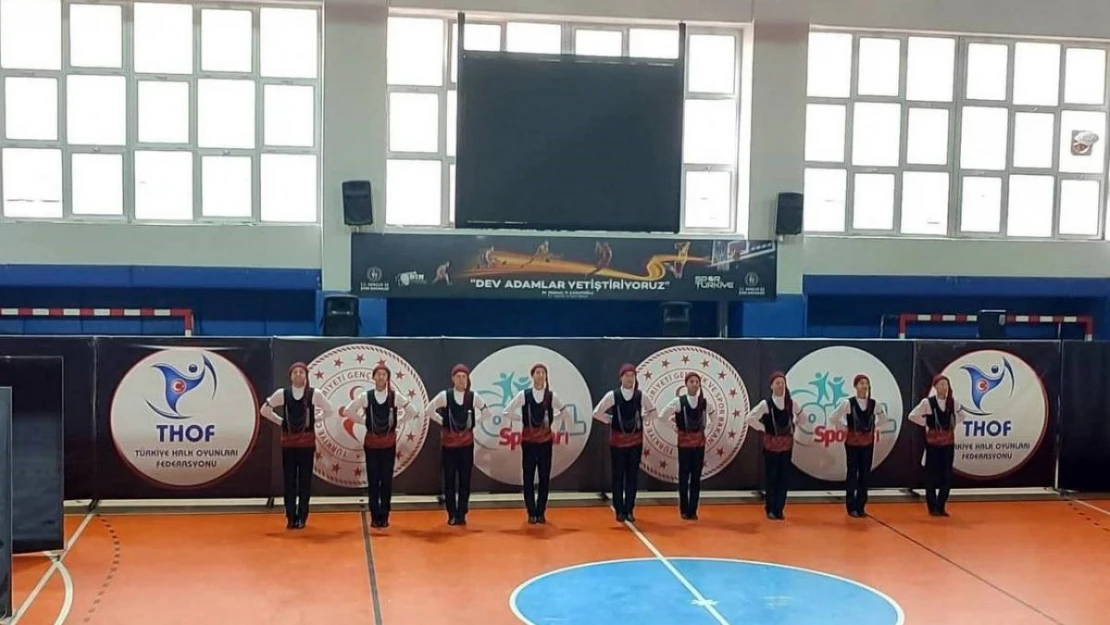 Bayburt Lisesi halk oyunları ekibi Türkiye finallerinde