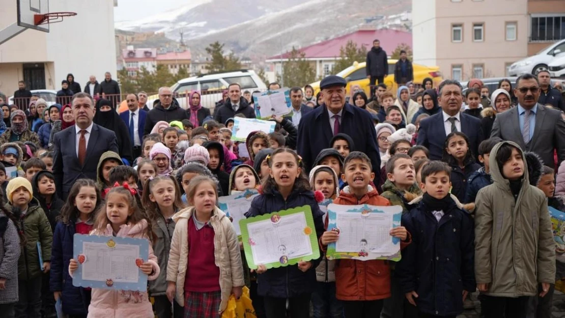 Bayburt'ta 14 bin 935 öğrenci karne sevinci yaşadı