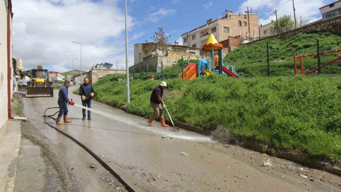 Bayburt'ta çevre temizlik çalışmaları sürüyor