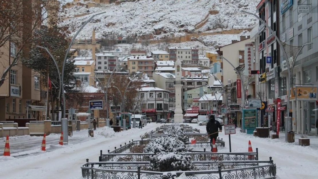 Bayburt'ta kar kalınlığı 30 santimetreyi buldu