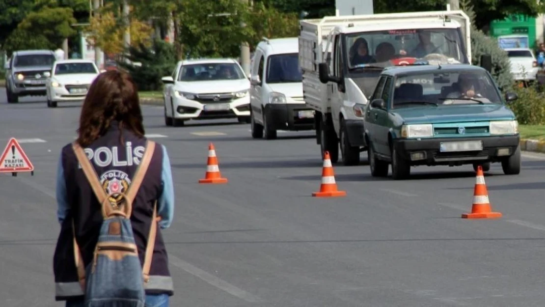 Bayburt'ta trafiğe kayıtlı araç sayısı nisan ayı sonu itibarıyla 16 bin 657 oldu