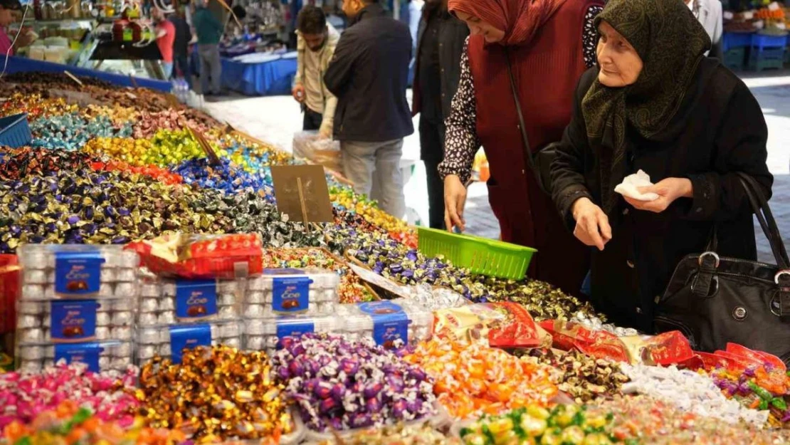 Bayram şekerleri tezgahlardaki yerini aldı