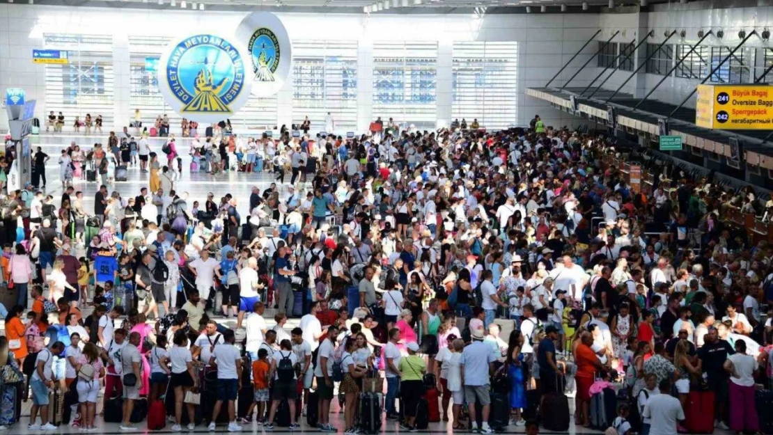 Bayram tatilinde havalimanlarında 7 milyon 916 bin 726 yolcu hizmet aldı