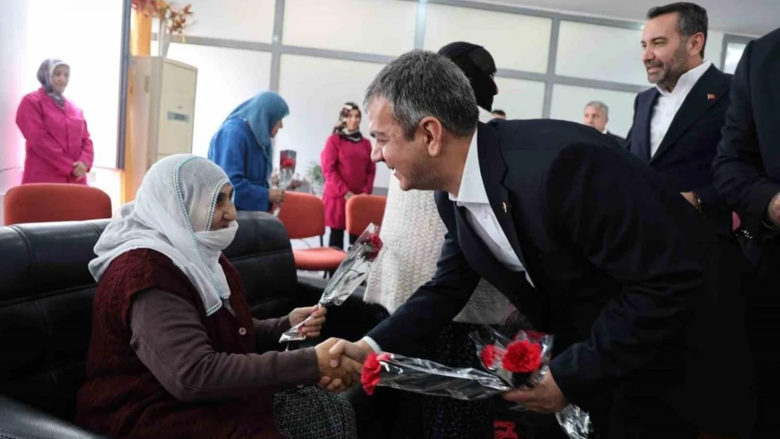 Bayramda huzurevi sakinleri unutulmadı