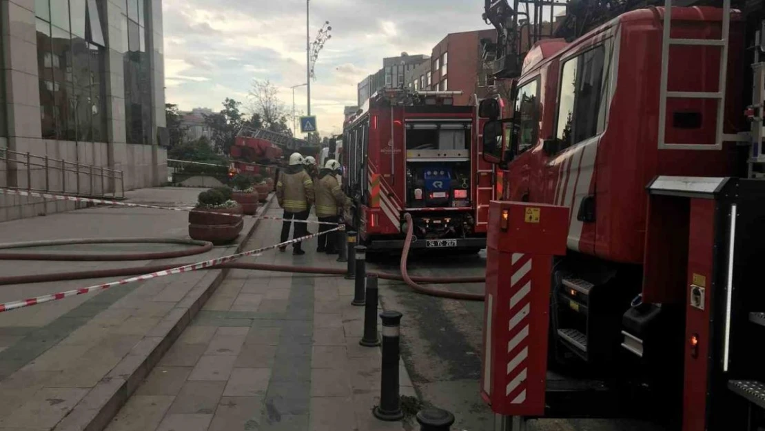 Bayrampaşa Belediyesinde yangın paniği: 4 kişi dumandan etkilendi