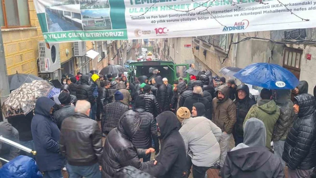 Bayrampaşa'da erkek arkadaşı tarafından Uzi ile öldürülen Nazlı Elmas son yolculuğuna uğurlandı