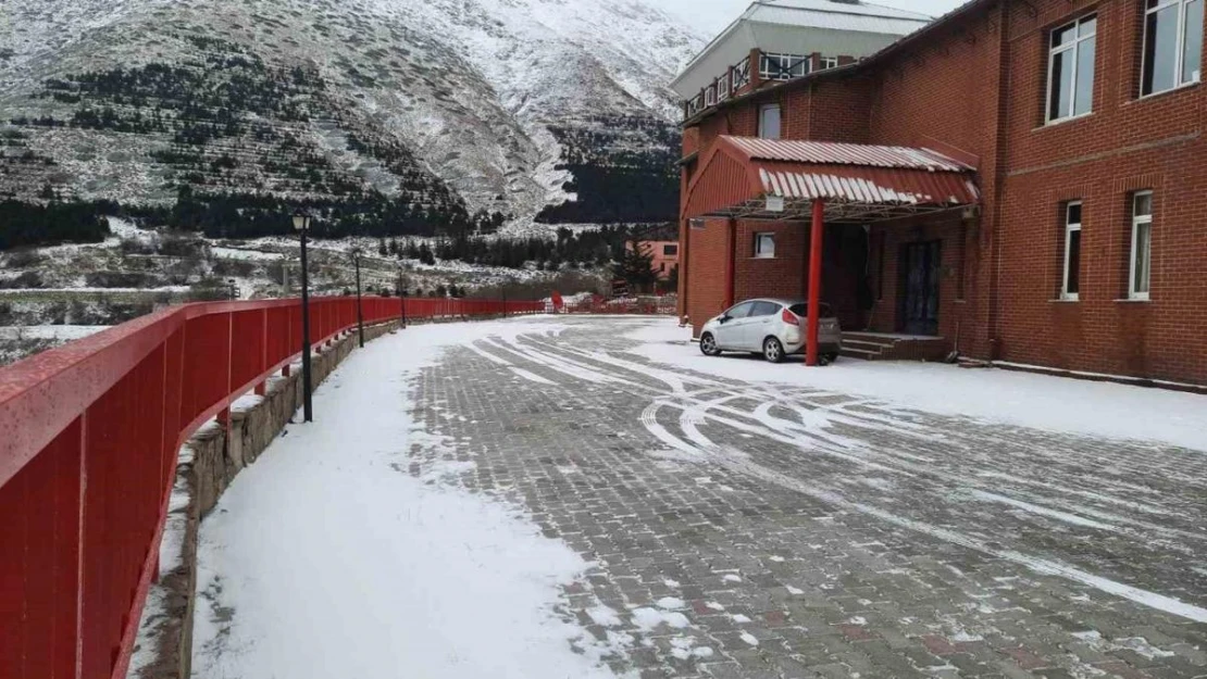 Beklenen kar gelmedi, Bozdağ Kayak Merkezinin açılışı ertelenebilir