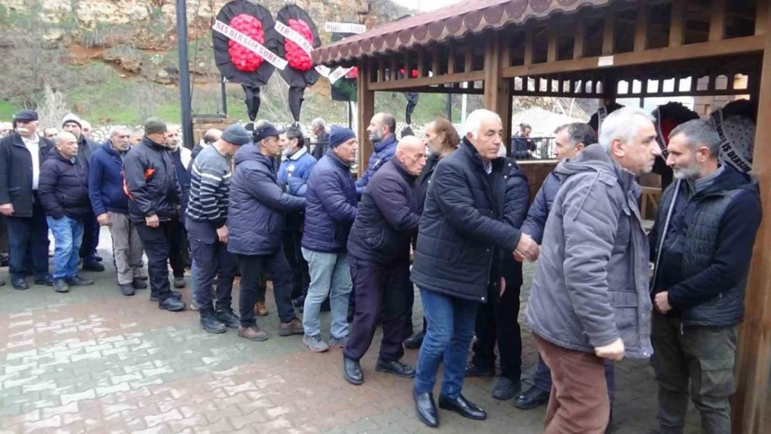 Belediye çalışanının cenazesine yüzlerce kişi katıldı