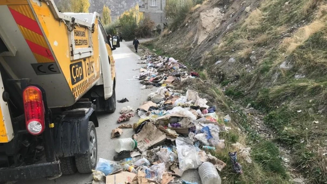 Belediye personeli inisiyatifini kullanarak 350 kilo çöp topladı