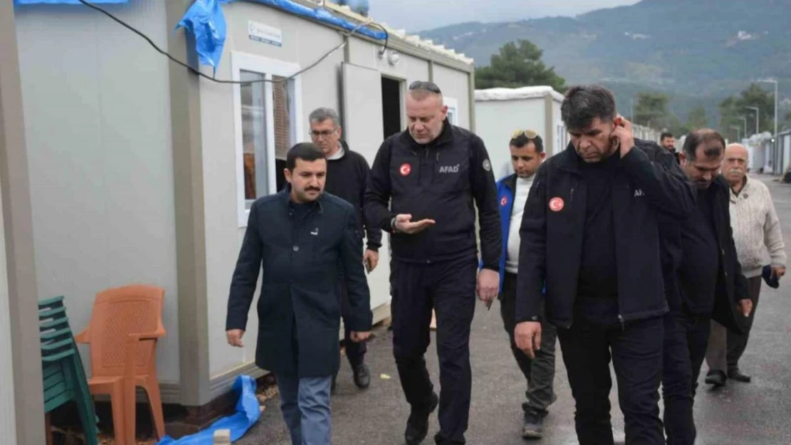 Belen Kaymakamı Yılmaz, konteyner kentlerde incelemelerde bulundu