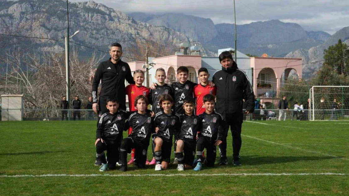 Beşiktaş Artaş U-10 takımı kalecisi minik Doruk, Bilecik'in gururu oldu