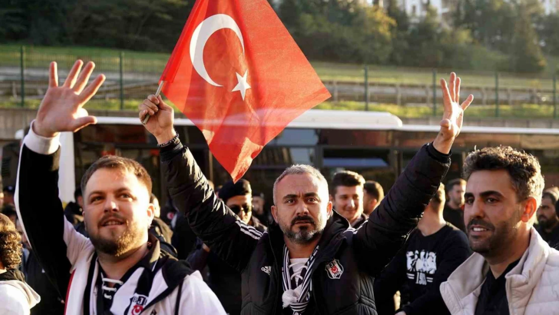 Beşiktaş taraftarı stadyuma geldi