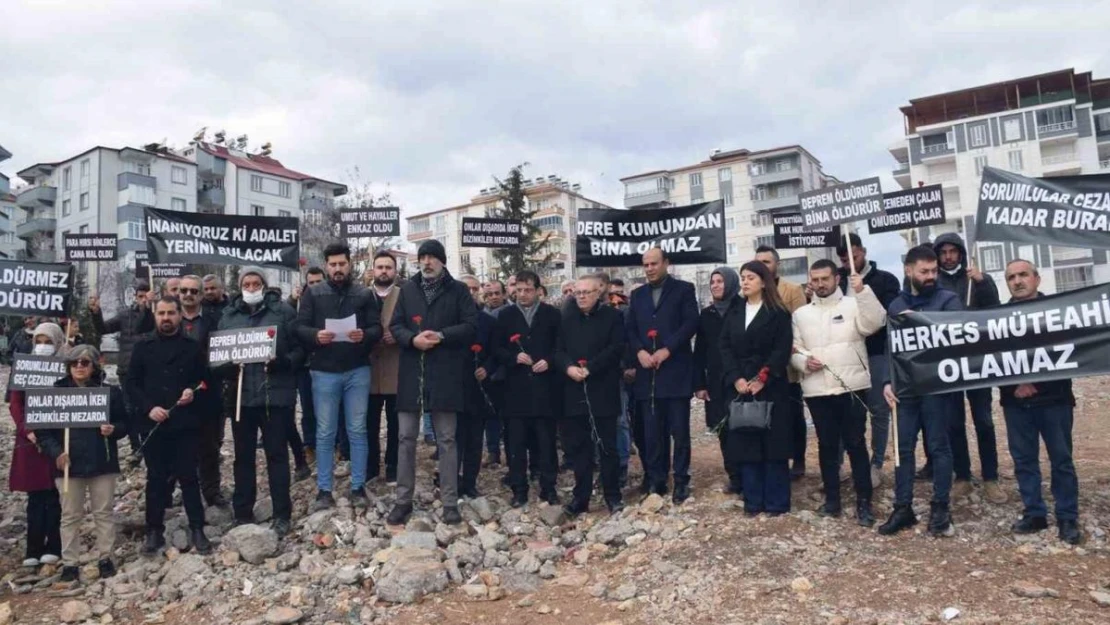 Besni'de depremzedeler müteahhite tepki gösterdi