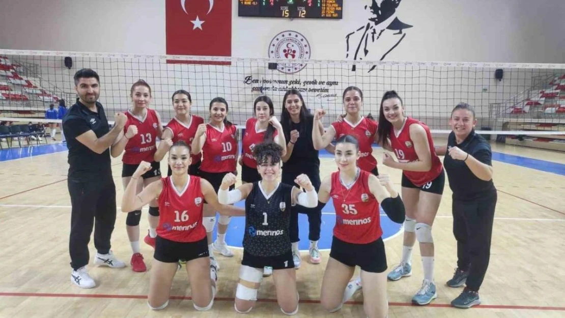 Besni GSK Kadın Voleybol Takımı Play-Off 'a galibiyetle başladı