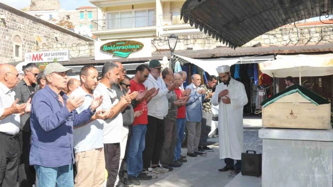 Beyaz Kelebekler'in gitaristi, Çeşme'nin damadı İrfan Kayral hayatını kaybetti