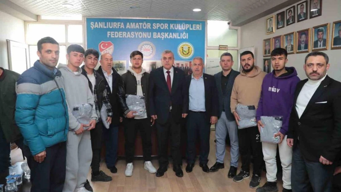 Beyazgül şampiyon futbolcuları tebrik etti