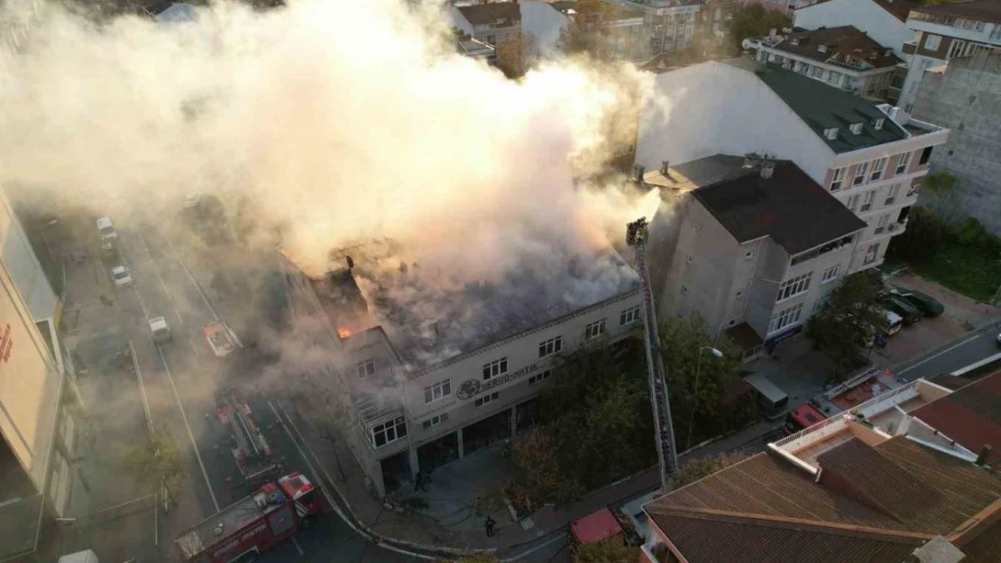 Beylikdüzü'nde korkutan çatı yangını