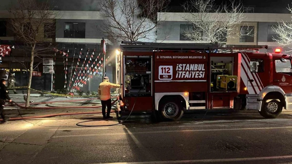 Beylikdüzü'nde market deposunda yangın