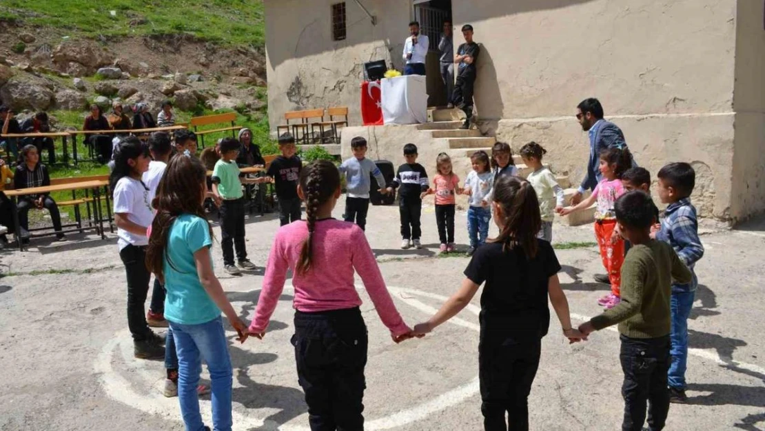 Beytüşşebap'ın dağ okullarında ata oyunlarıyla bahar şenlikleri düzenleniyor