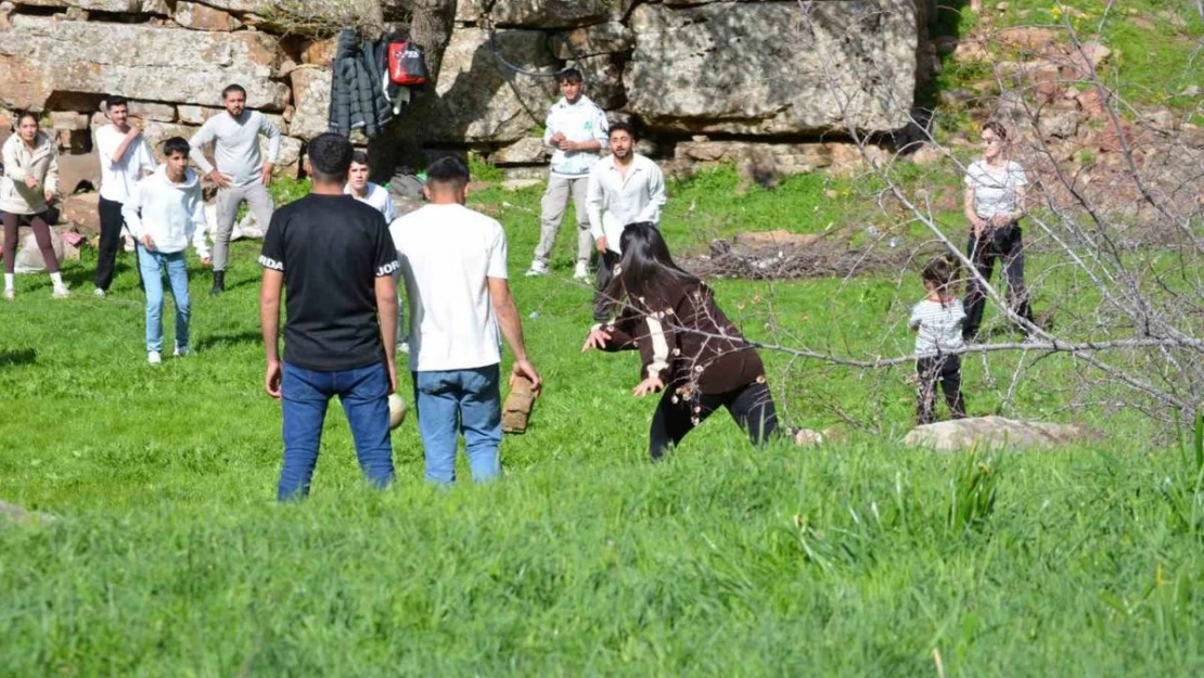 Beytüşşebap'ta terörden temizlenen yerlere doğa yürüyüşü yapılıp kamp kuruldu