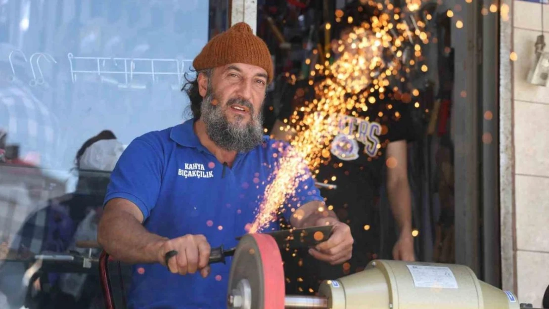 Bıçak bileyicilerin Kurban Bayramı mesaisi sürüyor