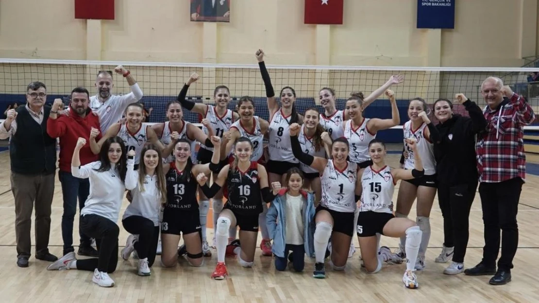 Bilecik Belediyesi Voleybol Spor Kulübü lideri evinde yendi