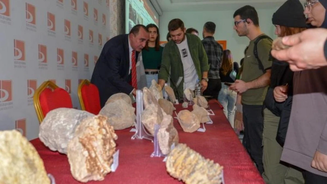 Bilecik'te 'Fosiller ve Coğrafya' semineri düzenlendi