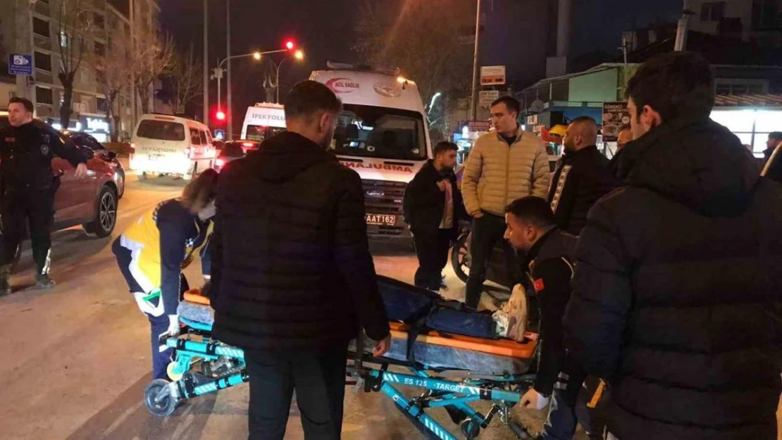 Bilecik'te motosiklet yayaya çarptı, 2 kişi yaralandı