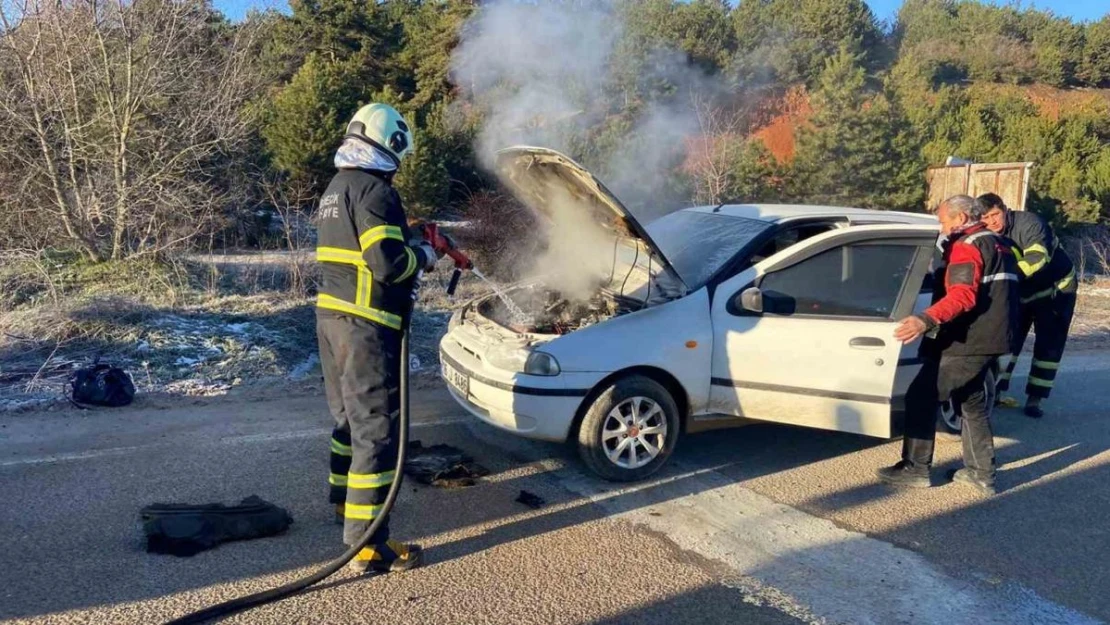 Bilecik'te seyir halindeki araçtan bir anda dumanlar yükseldi