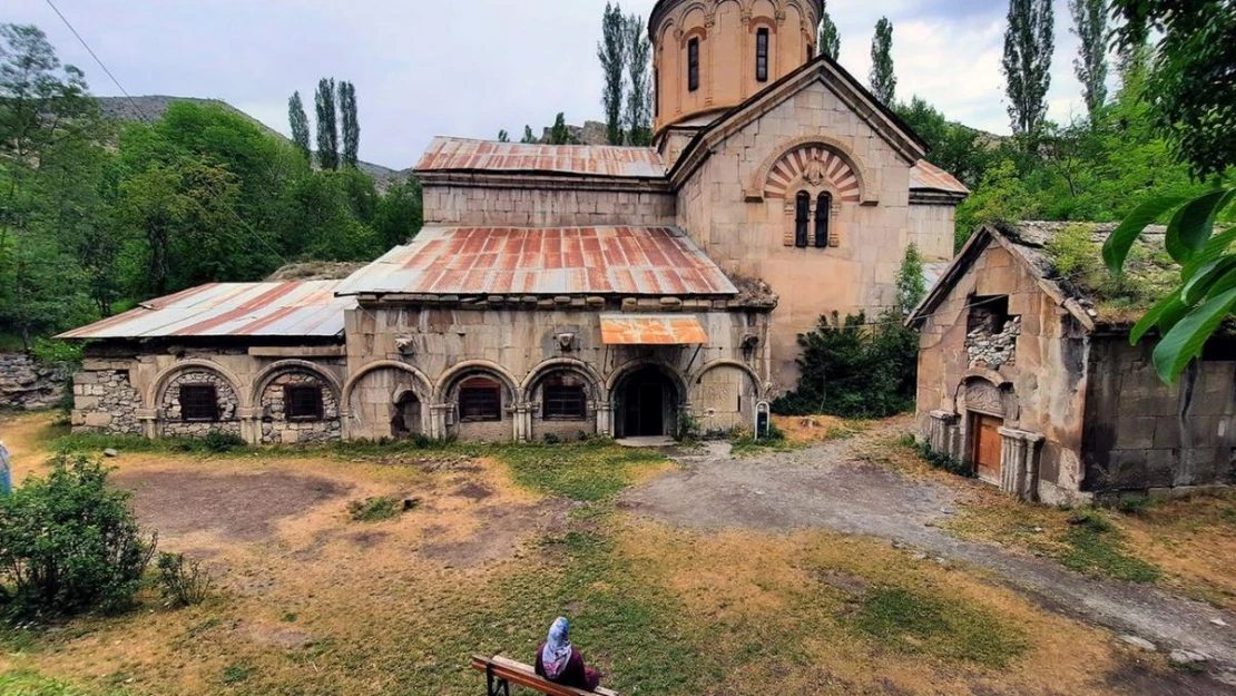 Bin yıllık Taş Camii asırlara meydan okuyor