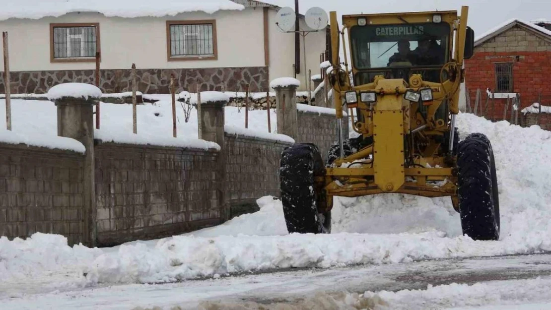 Bingöl'de 26 köy yolunda çalışmalar sürüyor