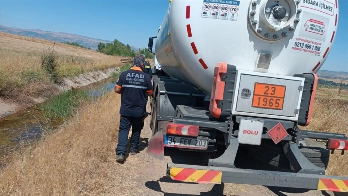 Bingöl'de akaryakıt tankerindeki gaz sızıntısı ekipleri harekete geçirdi