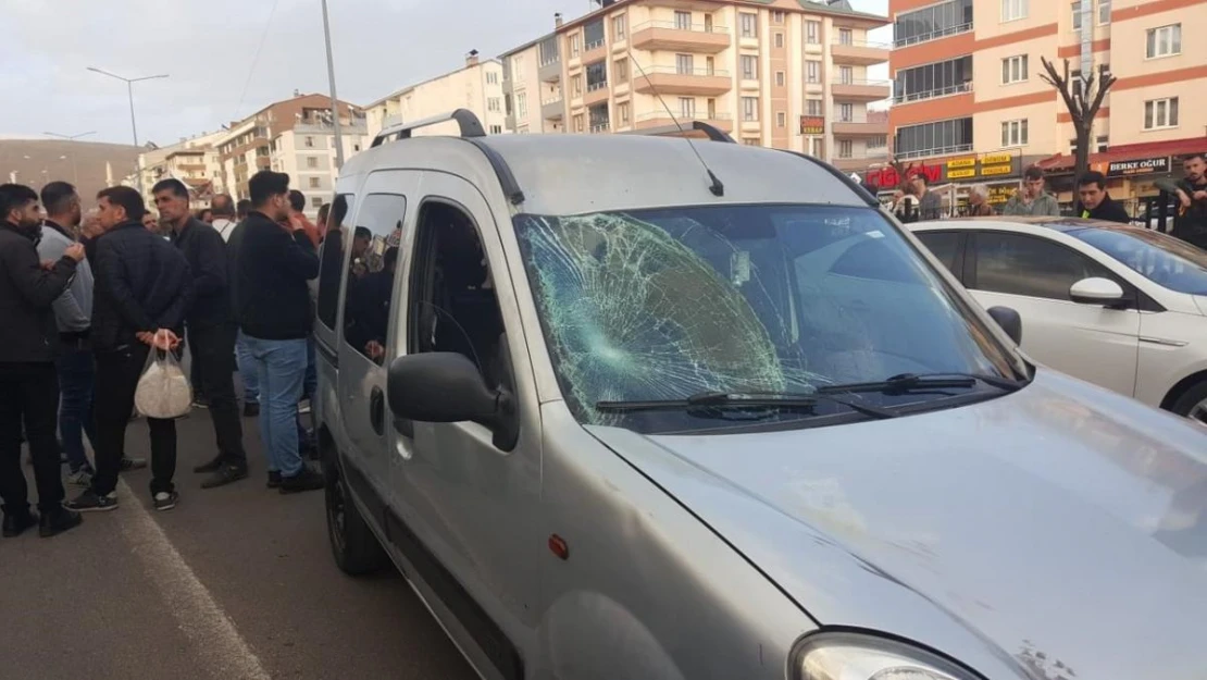 Bingöl'de hafif ticari aracın çarptığı yaya yaralandı: Aynı yerde ikinci kaza