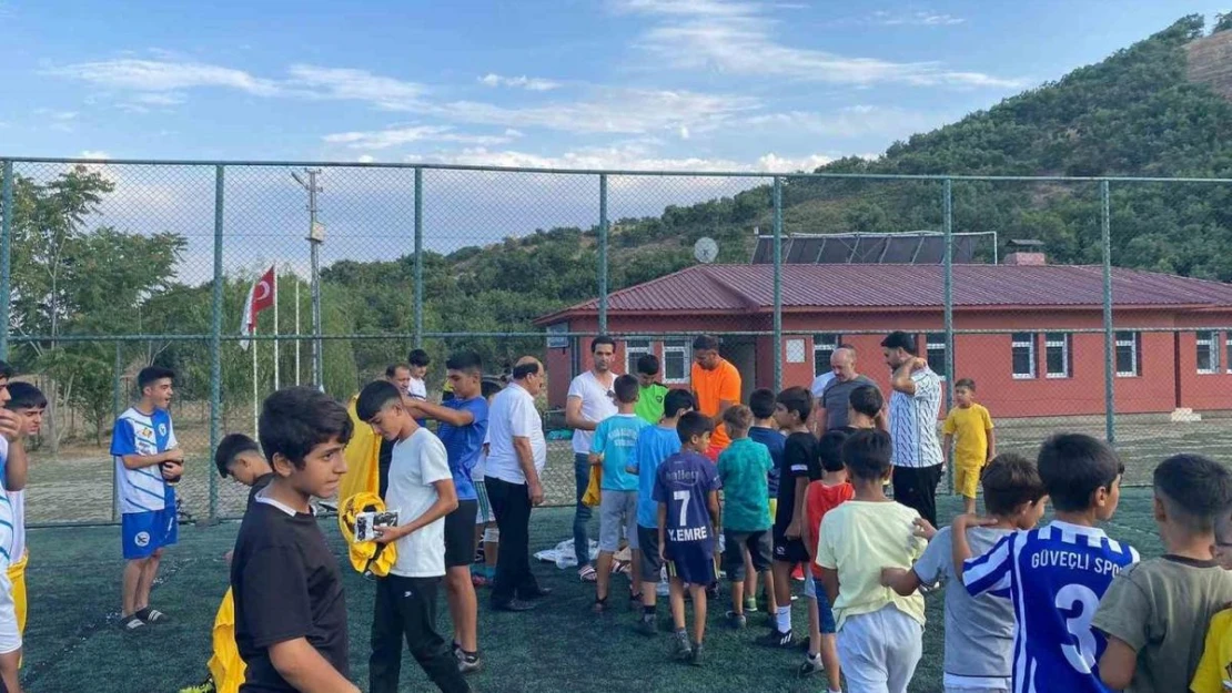 Bingöl'de İl Özel İdaresi'nden gençlere sportif destek