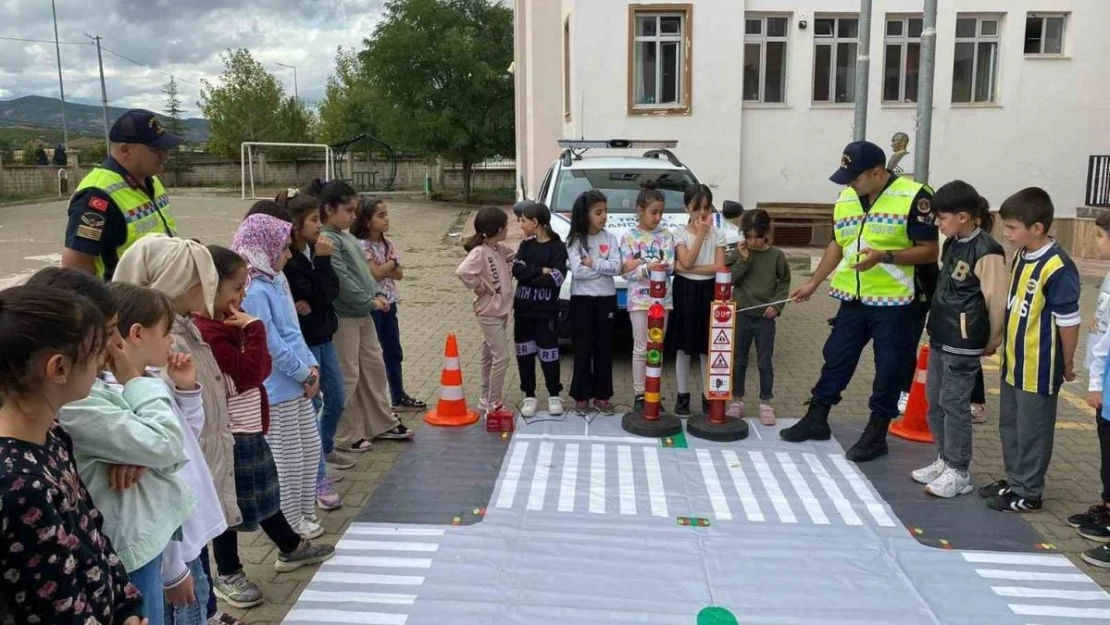 Bingöl'de öğrencilere trafik eğitimi verildi