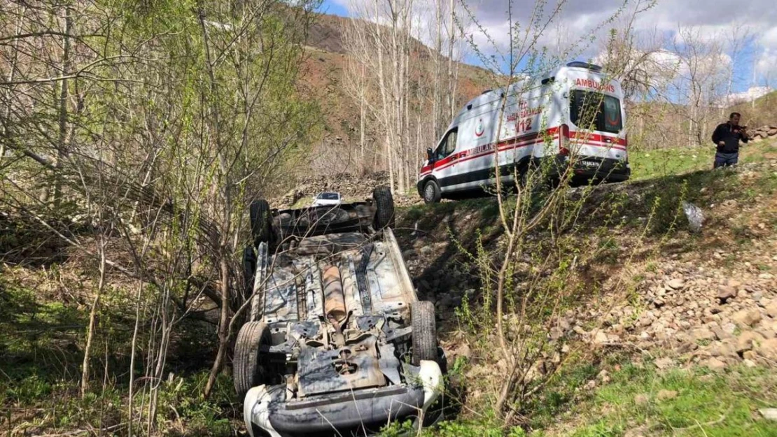 Bingöl'de otomobil şarampole devrildi: 4 yaralı