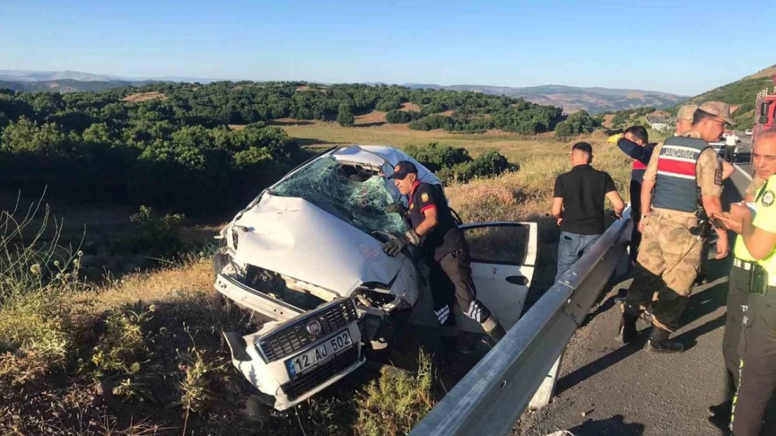 Bingöl'de otomobil takla attı: 1 ölü, 2 yaralı