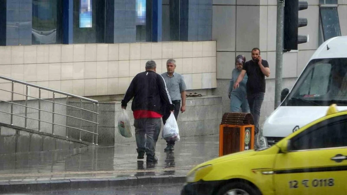 Bingöl'de sağanak yağış etkili oldu