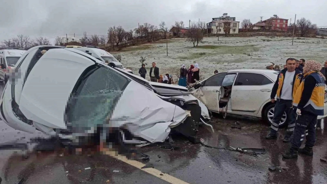 Bingöl'de trafik kazası: 1 ölü, 4 yaralı