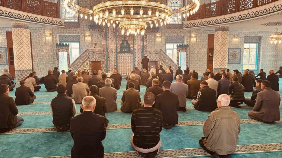 Birecik'te yapılan cami külliyesinde ilk namaz kılındı