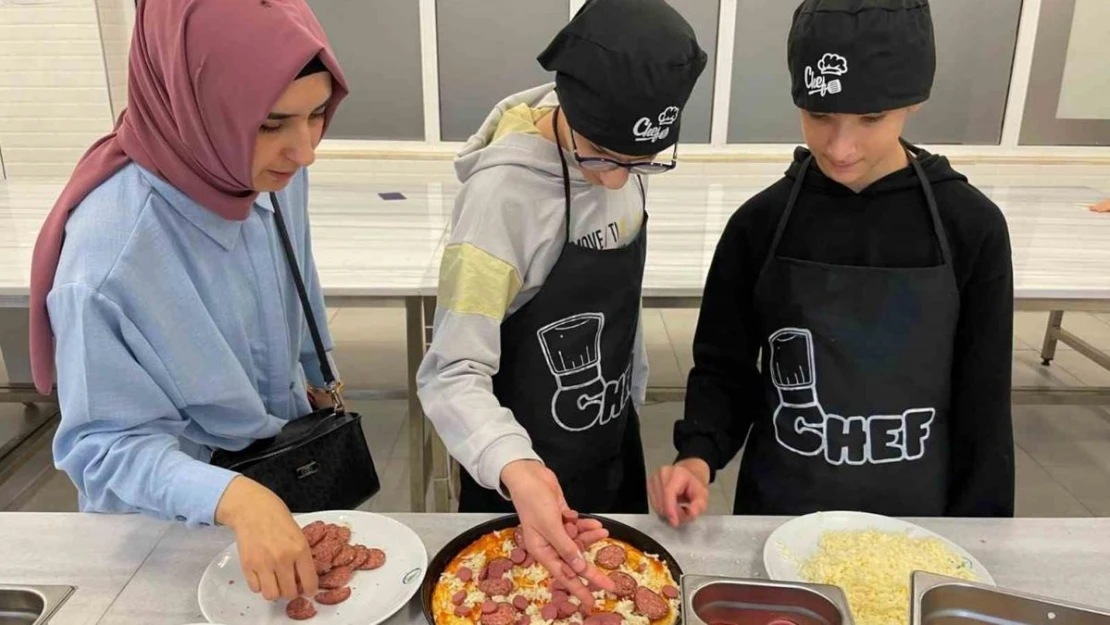 Birlikte pizza yaparak engelsiz bir yaşama dikkat çektiler